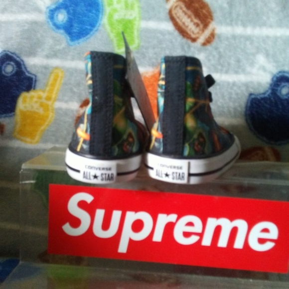 Converse "Justice League" Chuck Taylors - Picture 10 of 12